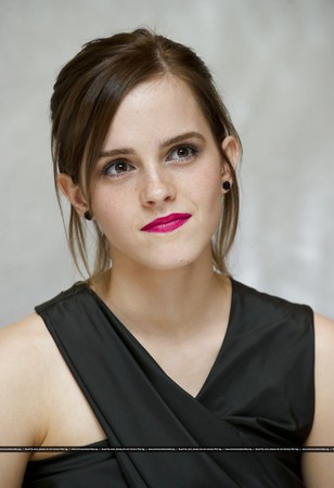Emma Watson Heavy red lipstick