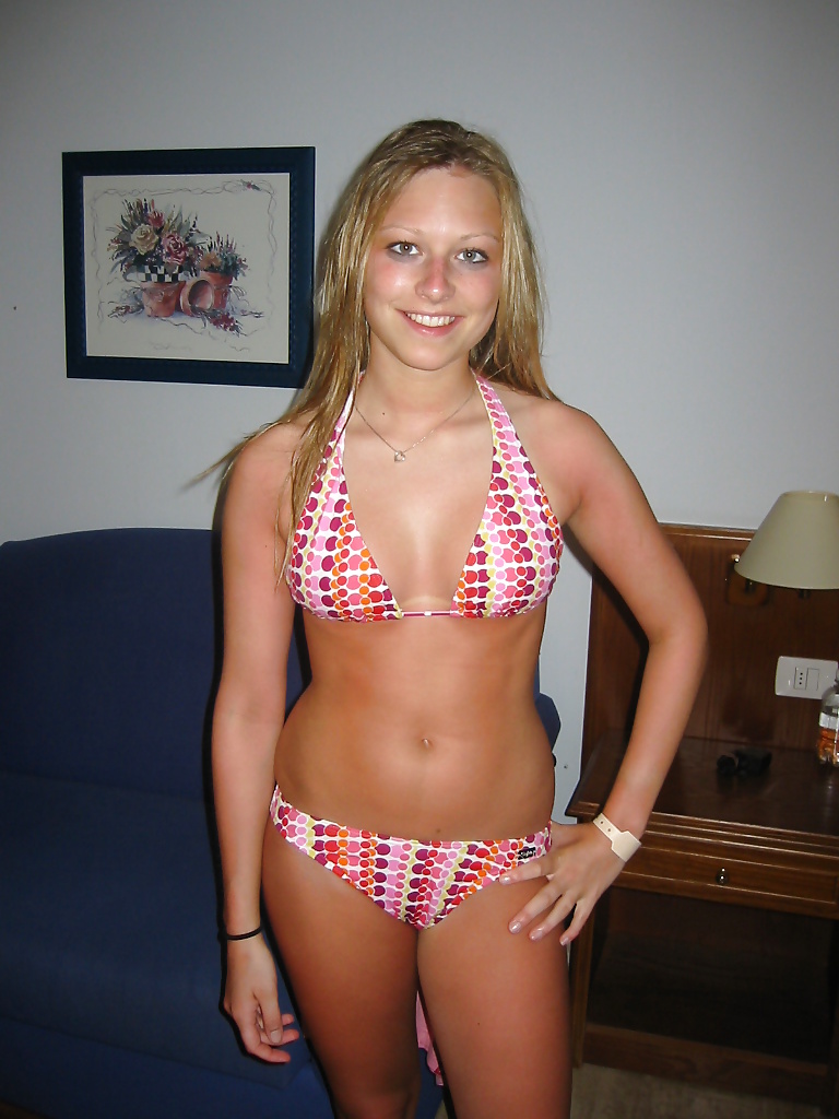Amateur cute blonde teen girl porn gallery