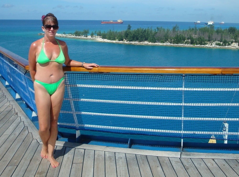 Milfs and Matures on cruise boat - 123 Photos 