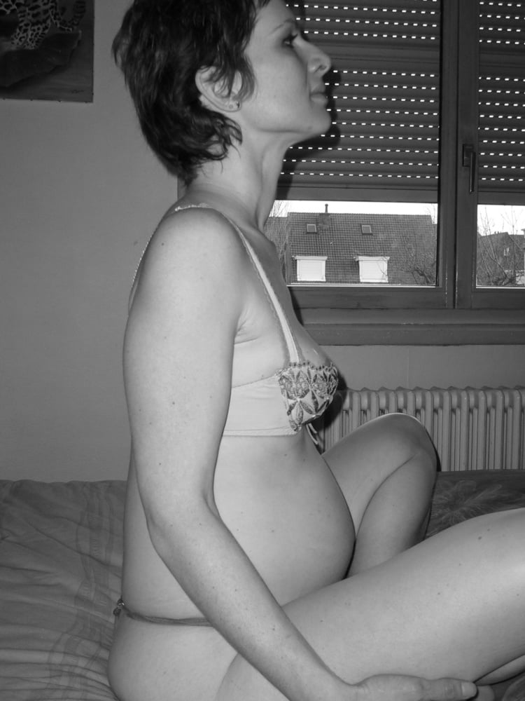 PREGNANT - 19 Photos 