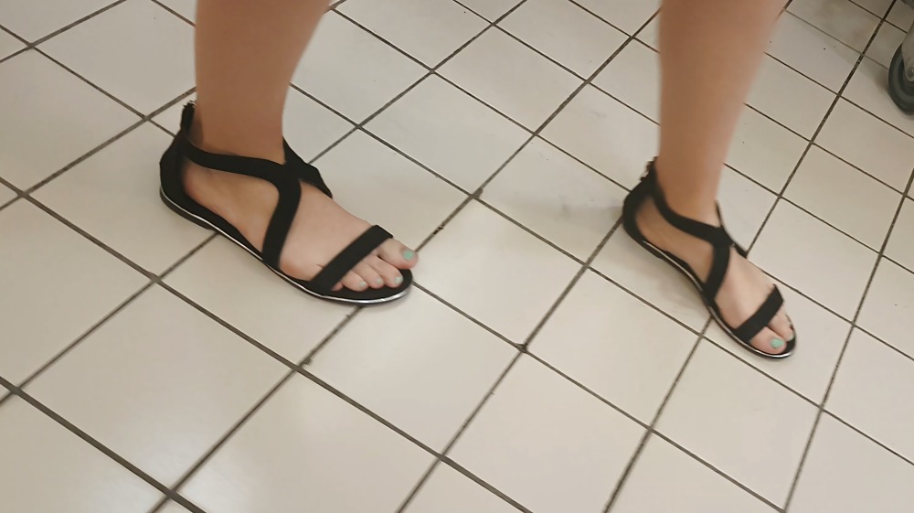 Candid feet porn gallery