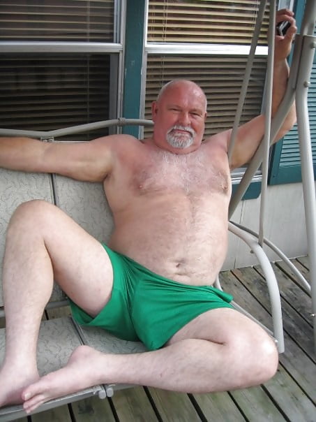 excited-naked-old-men-xxl-gifs-gag-a-slut-deep