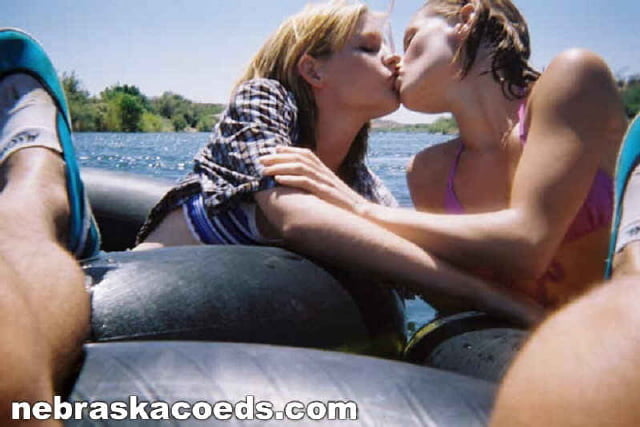 Lesbische Kuesse 0014 (Lesbian Kisses) - 100 Photos 