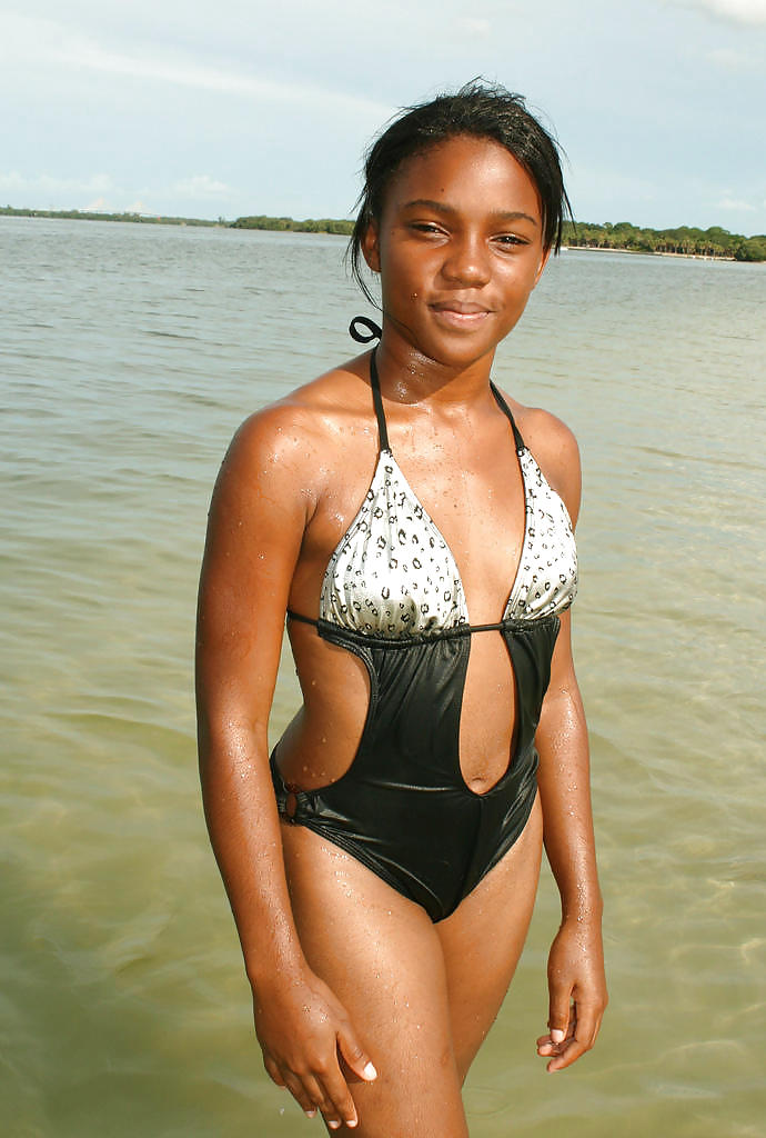 CUTE BLACK TEENS ON THE BEACH III porn gallery