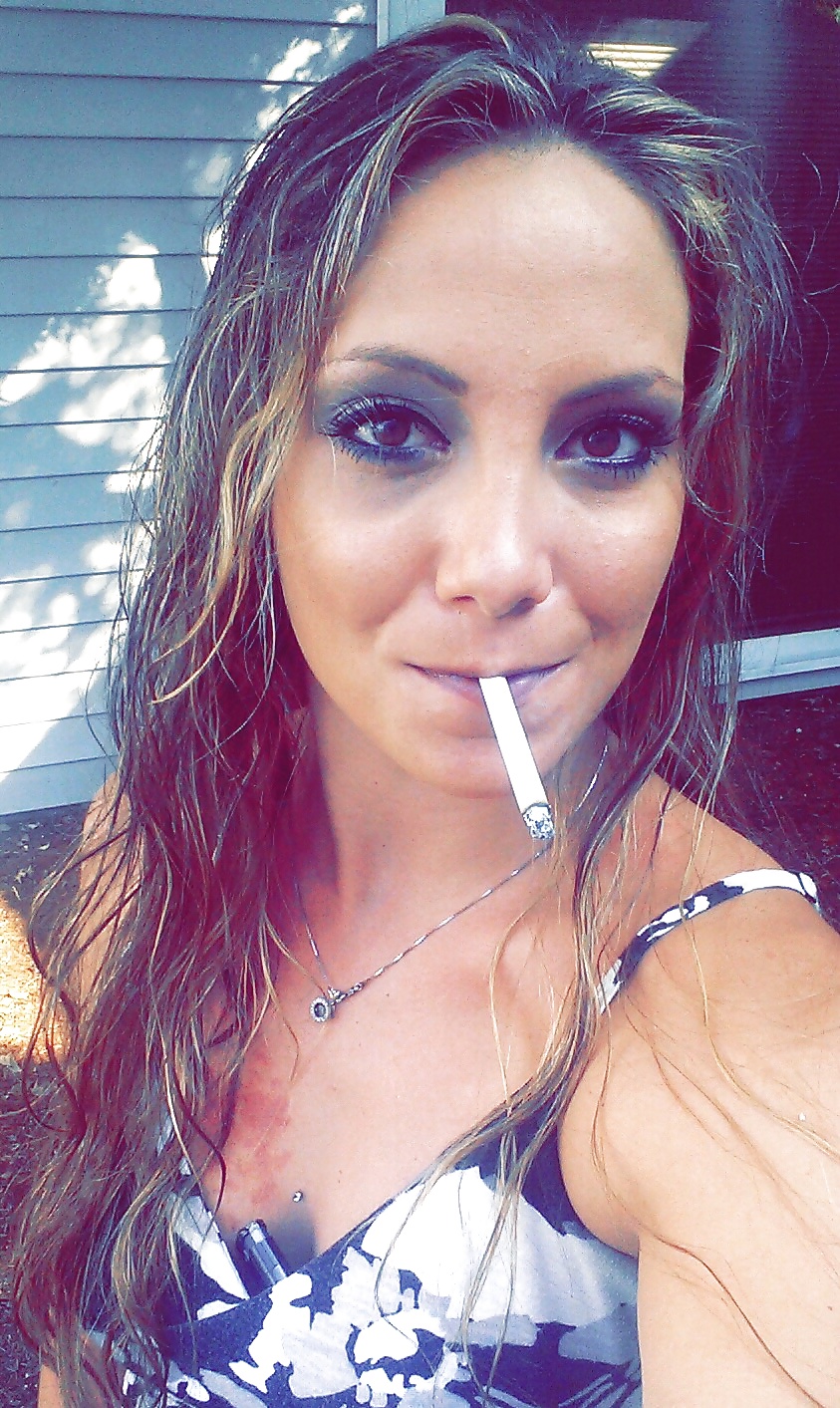 Sexy Bitch Smoking VS120 porn gallery