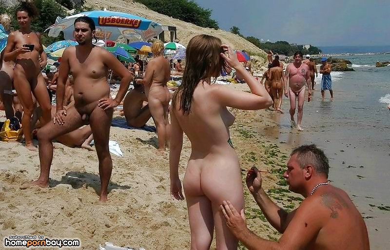Mix of nude babes outdoors porn gallery