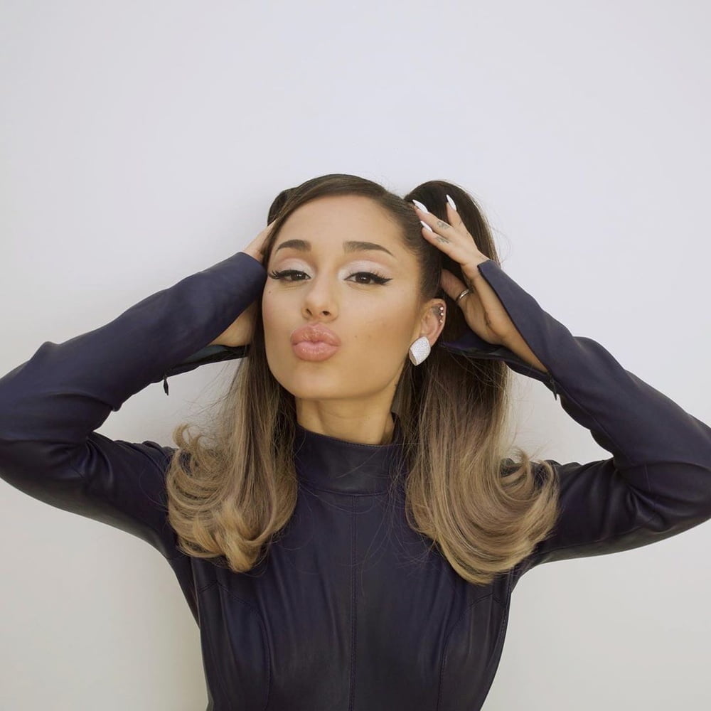 Ariana Grande- 12 Photos 