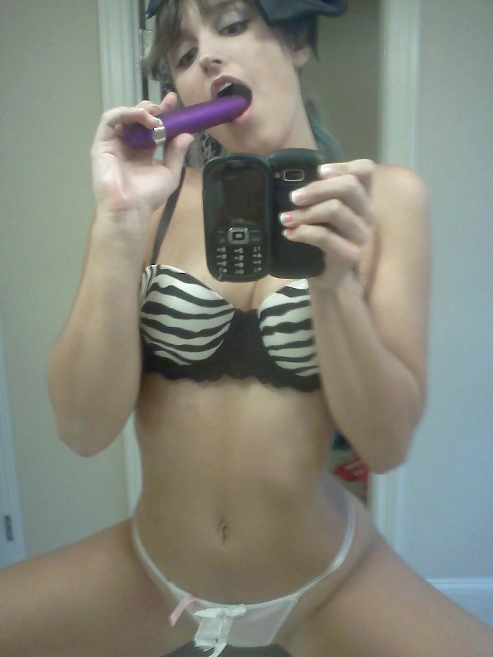 Selfie - Amateur girl #4 porn gallery