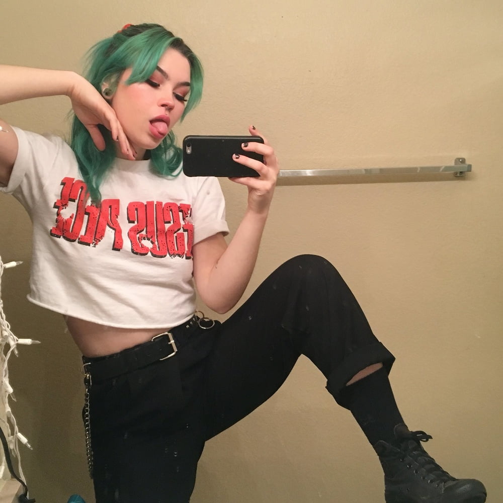 HNNGGG MORE ART HOES photo #325183174