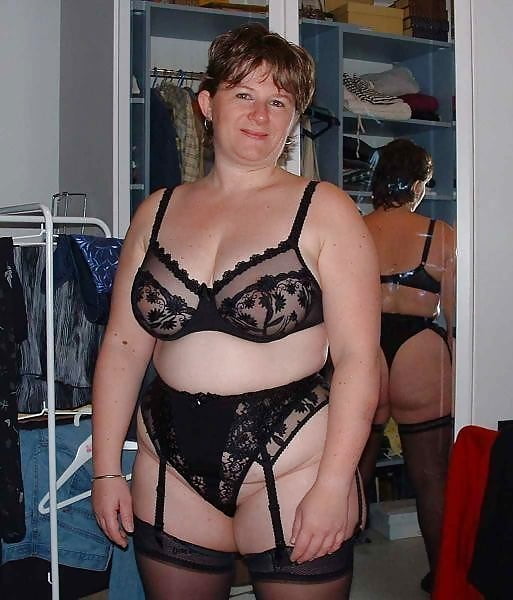Busty Curvy Mature Wives porn gallery