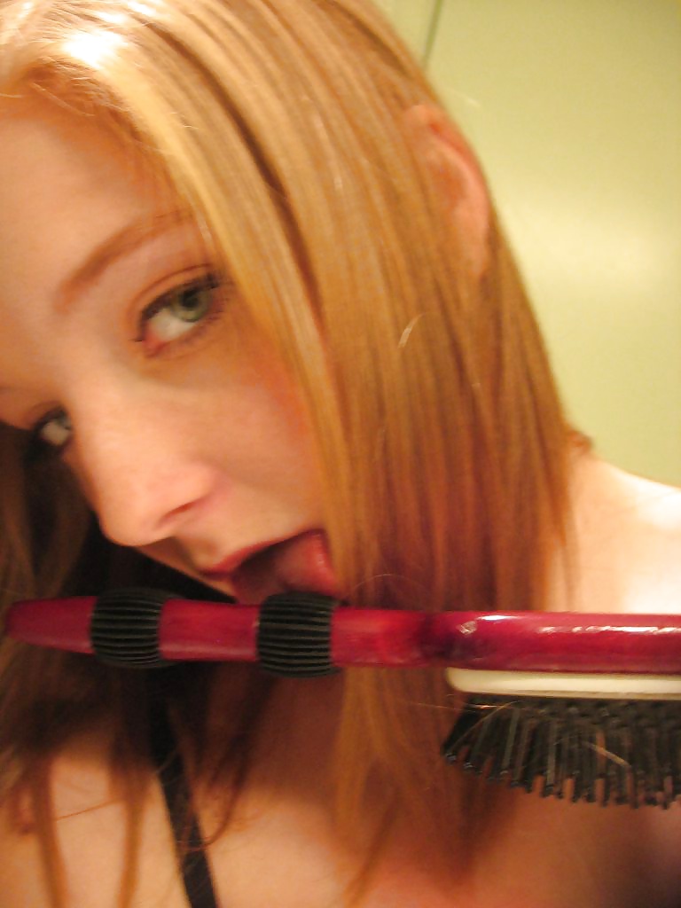 Selfies of Sophia fucks hair brush and pussy spooning porn gallery