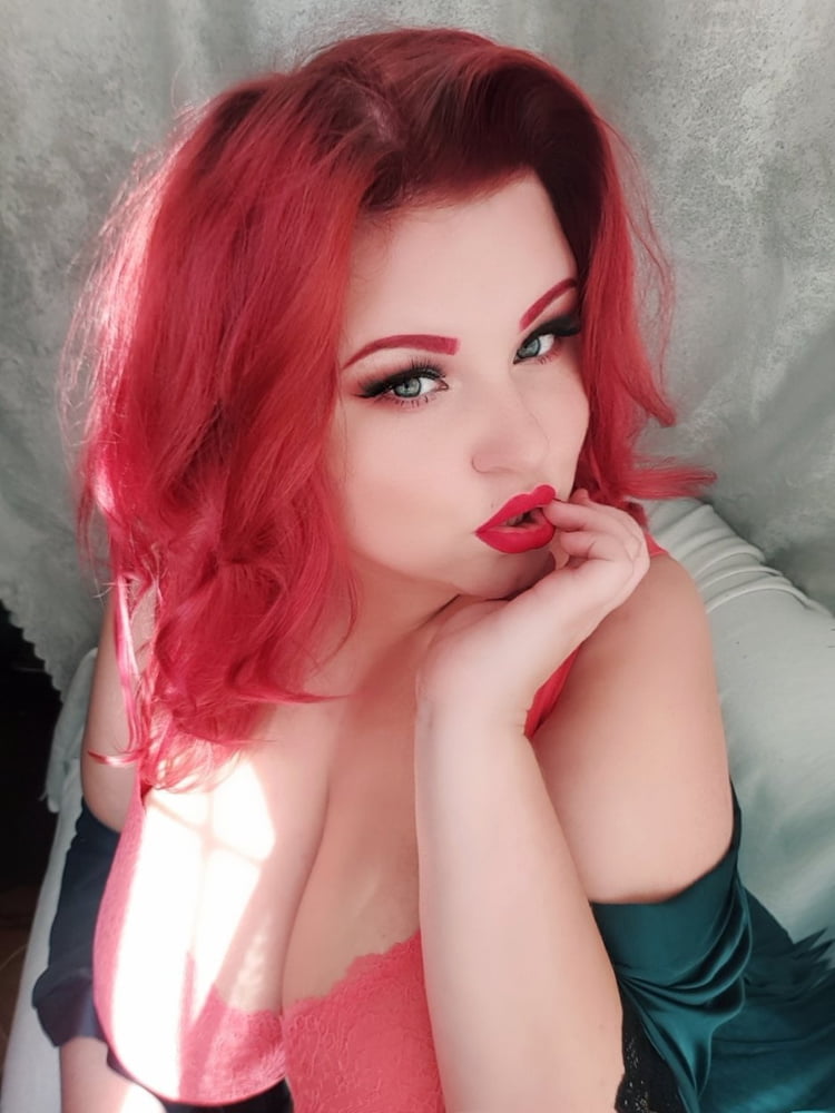 Huge Boob Russian Redhead Girl Shows Her Big Boob And Ass Pics