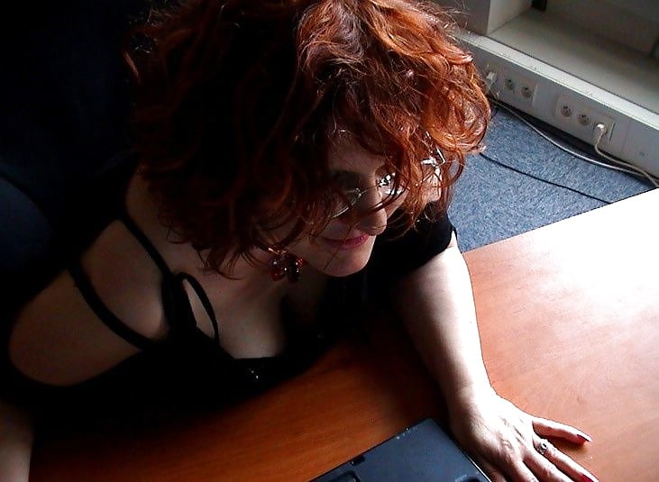 Seuls au bureau en fin de journee porn gallery