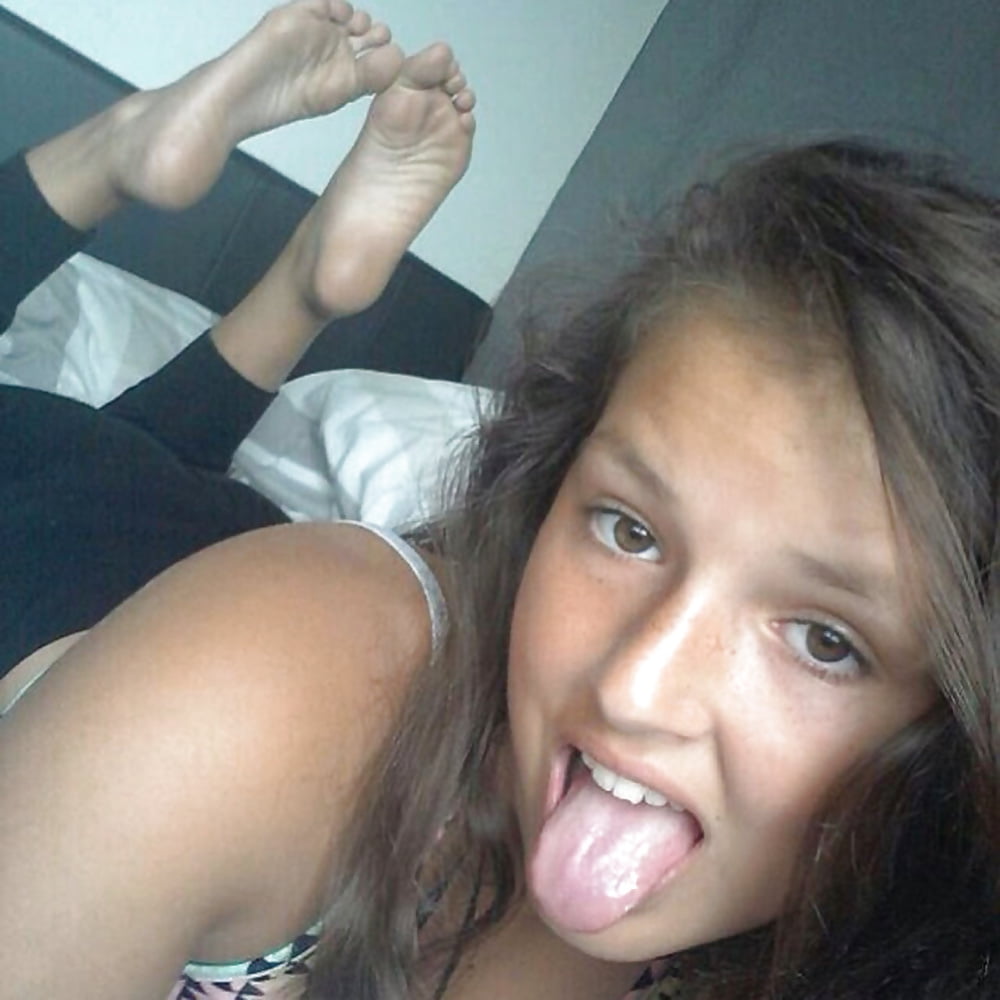 selfshot girls feet pose!!! porn gallery