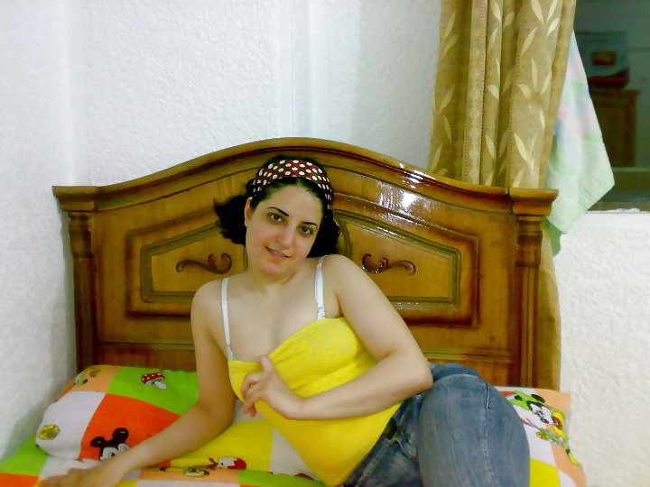 Arab Housewife 3 porn gallery