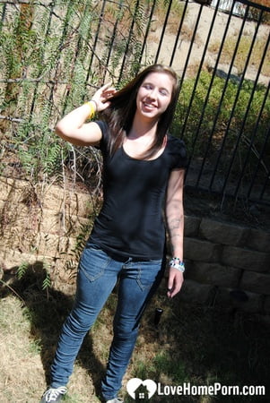 outdoor seduction makes me even more horny         