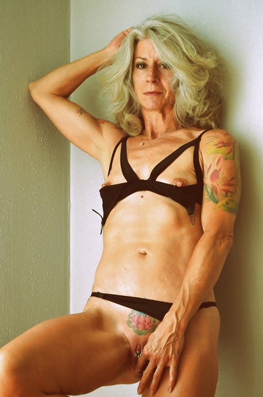 Sexy Tattooed Granny 38 Pics