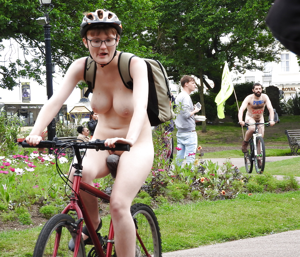 Public Sluts (915) porn gallery