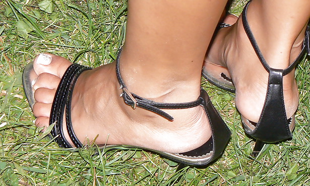 Feet and heels on the street 4 porn gallery