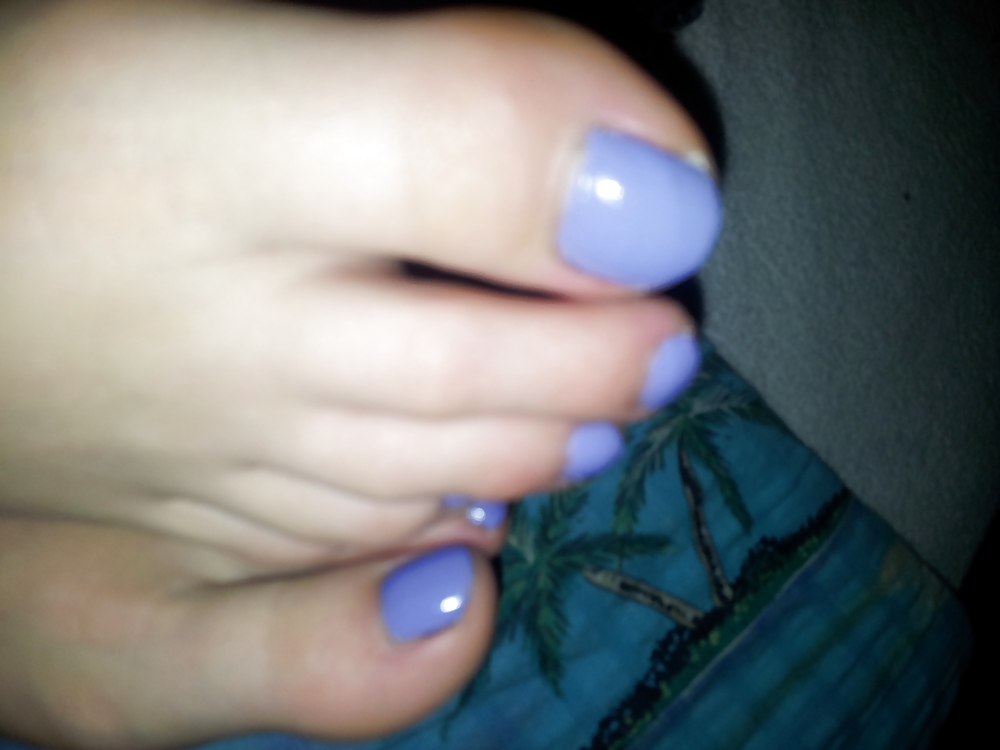 Wifes sexy blue toes nails feet soles porn gallery