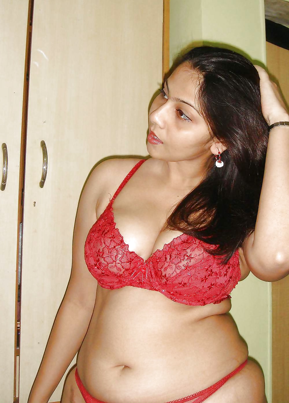 sexy indian AUNTY (naked curves) porn gallery
