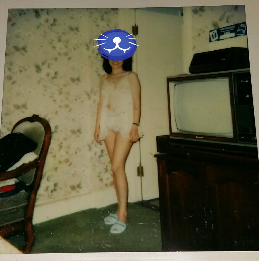 Hawaii Honeymoon Polaroids of Sexy Italian Wife - 1980's porn gallery
