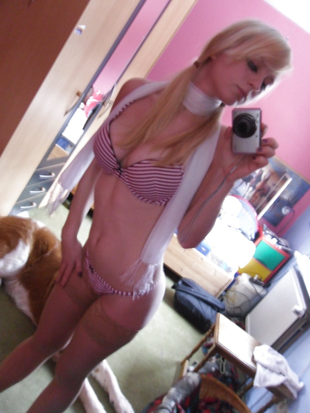 Blonde Amateur Girl takes Selfshots porn gallery