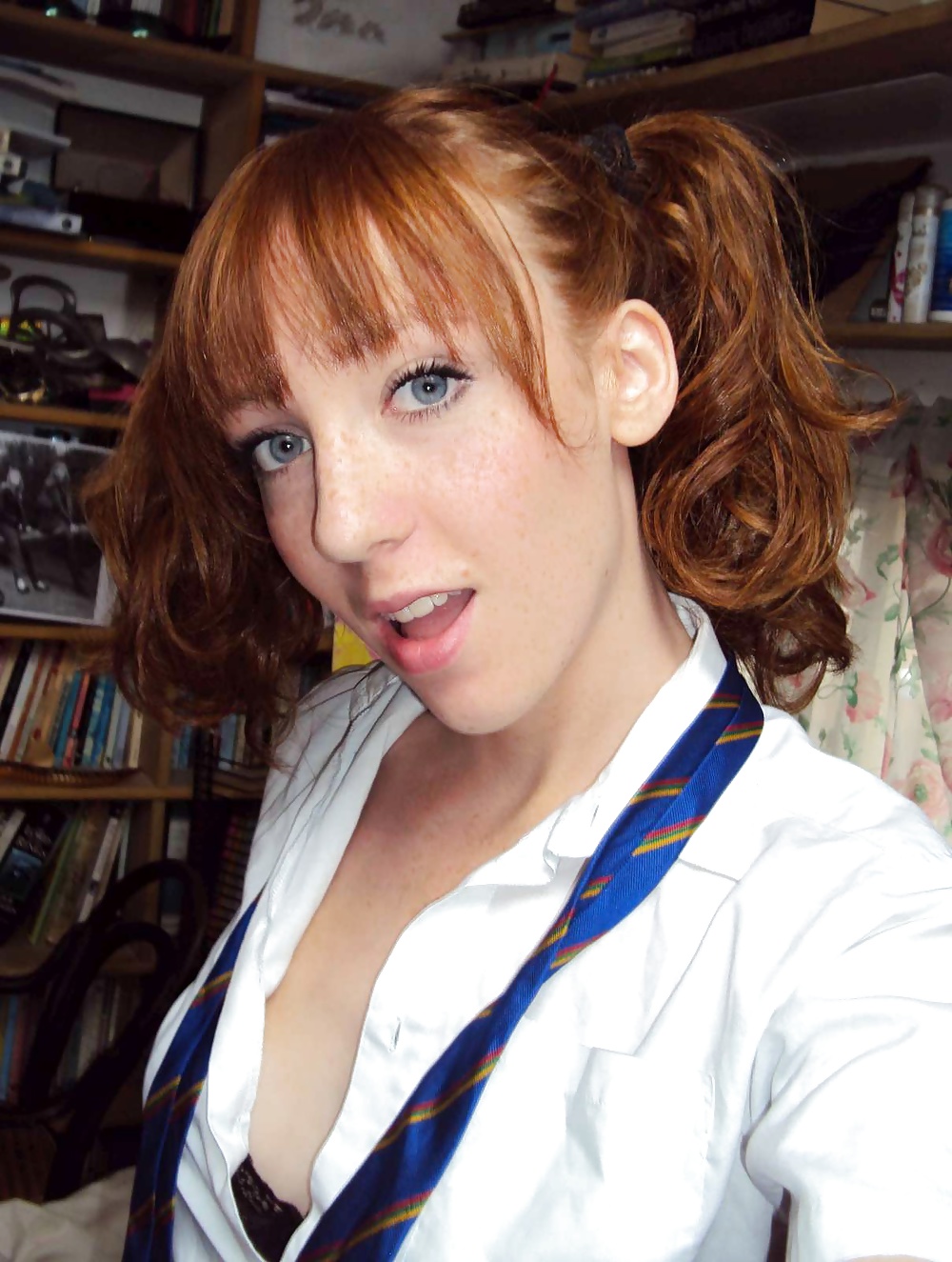 jolie rousse aux yeux bleux porn gallery