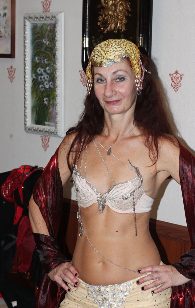 Salomea costume - 11 Photos 