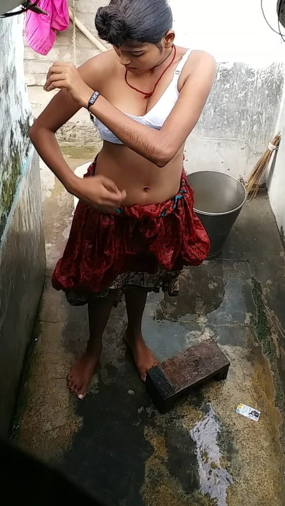 Desi indian girl roji nude pics - 13 Photos 
