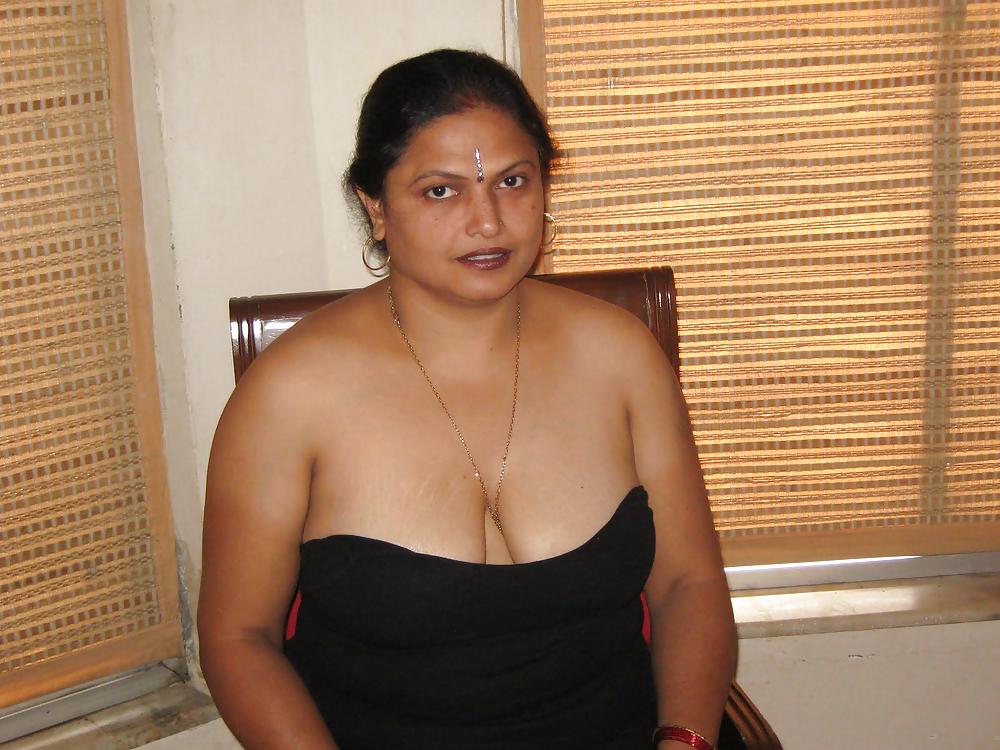 HOT INDIAN MATURE porn gallery