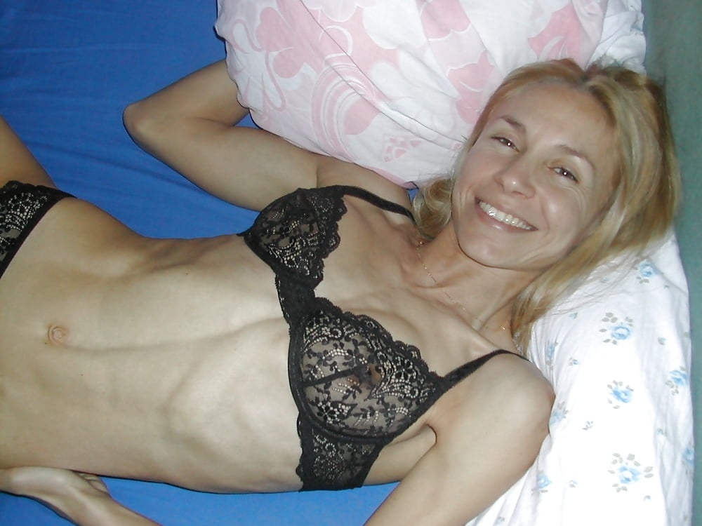 Skinny Fit Blonde Mature Slut Exposed porn gallery