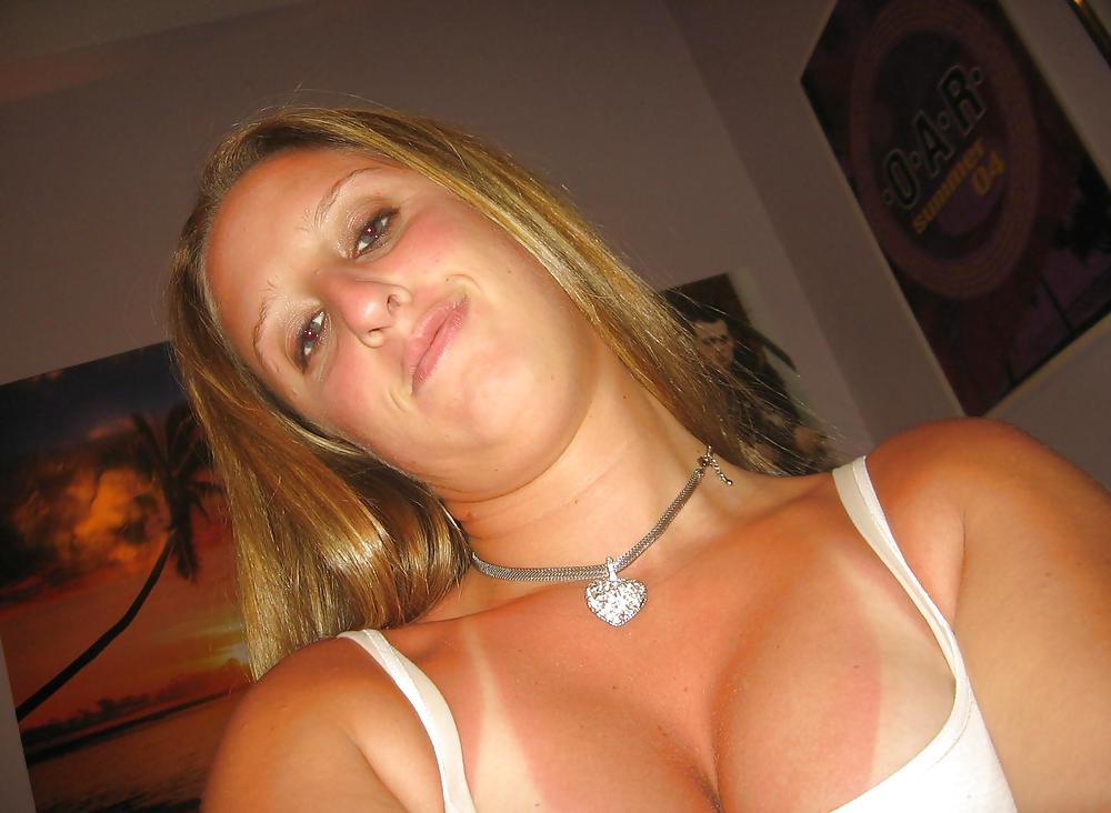 Really Hot Busty Blond Amateur Self Pic porn gallery