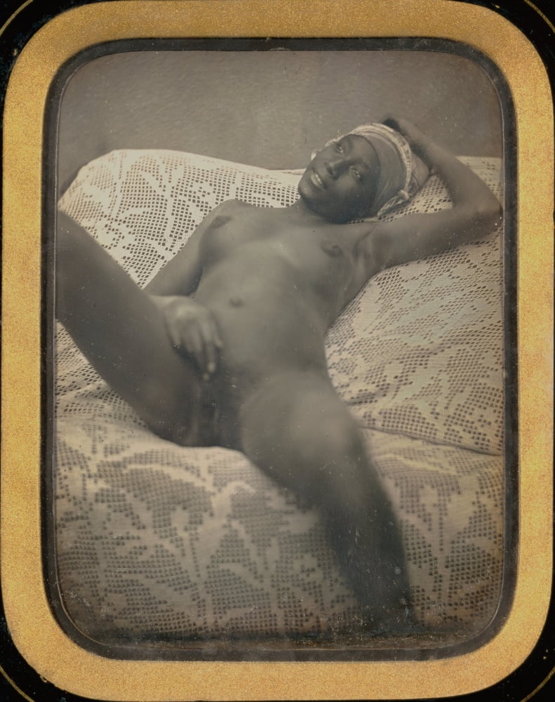 Antique erotic black white photo nude negress ebony girl (2) - 1 Photos 
