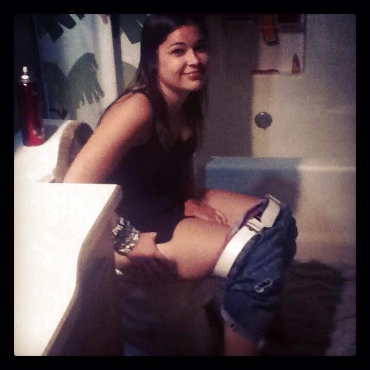 Hot Toilet Babes 3 porn gallery