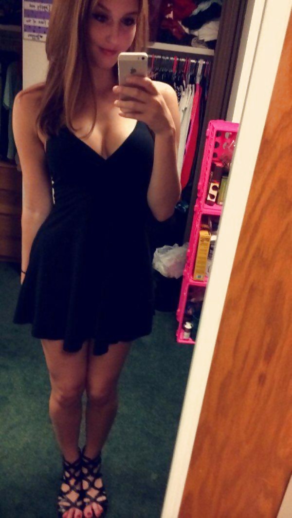 Tight dresses & skirts 7 porn gallery