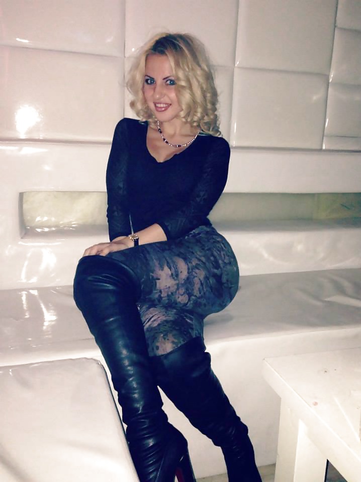 chienne en bottes porn gallery