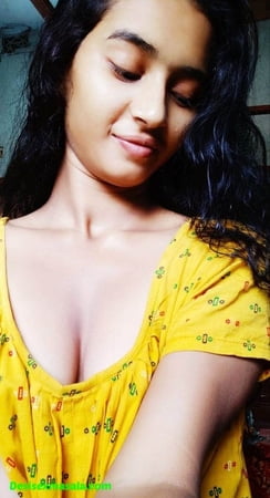 Sexy desi Figure Girl Showing Cute And Tite Boobs