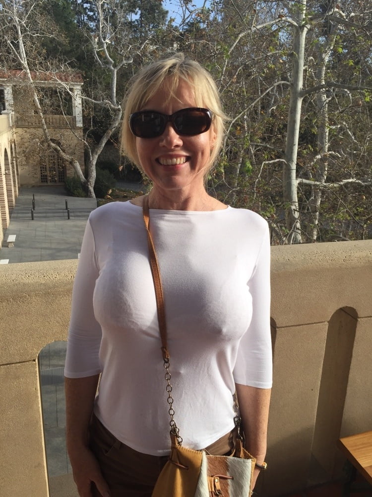 Braless gilf - 🧡 Photo - Sexy mature ladies. clothed, unclothed, etc... 