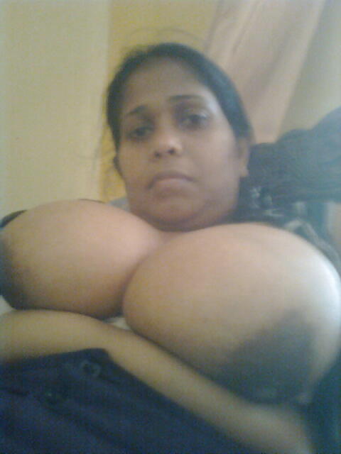 Srilankan Aunty 11 Pics