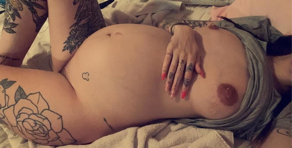 Una mujer embarazada se puede tatuar el brazo