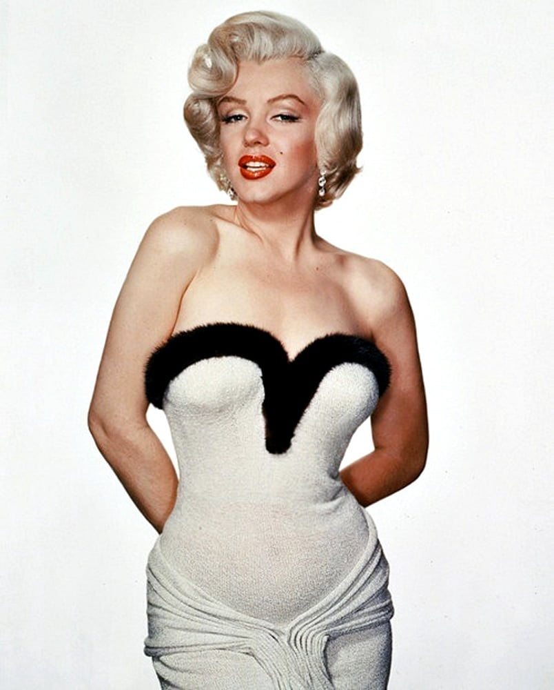 Marilyn Shows Off Her Big Boobs