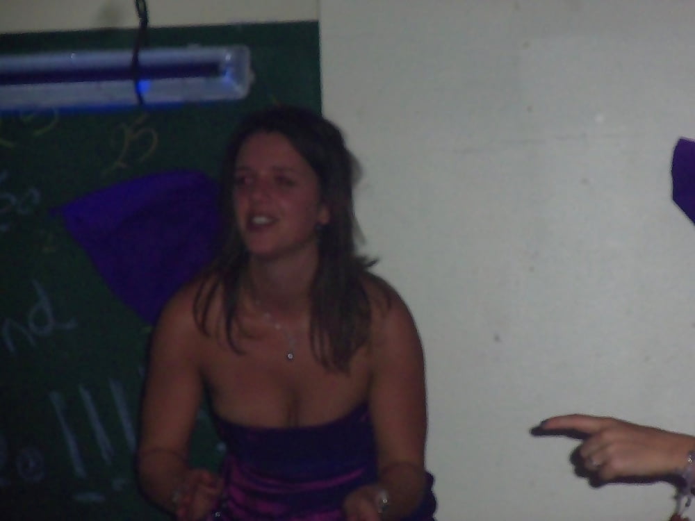 Aurelie, salope d un contact porn gallery