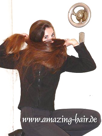 Brunette con fantastici capelli lunghi