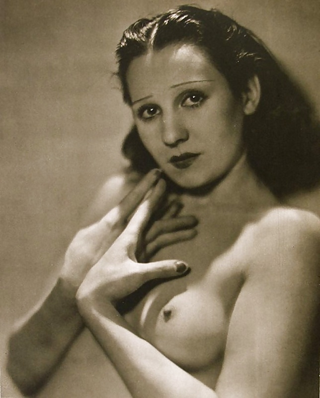 Nude and sexy pictures from joan fontaine. 