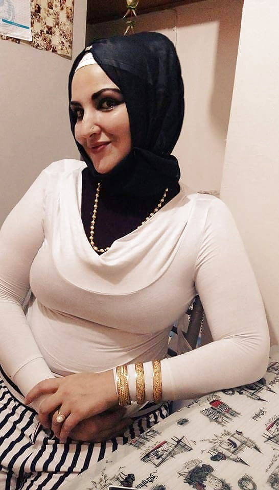 546px x 960px - Arab hot hijab milf - 3 Pics | xHamster