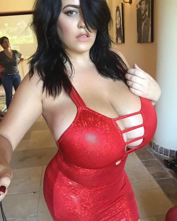 Huge tits (.)(.) big boobs - 34 Photos 