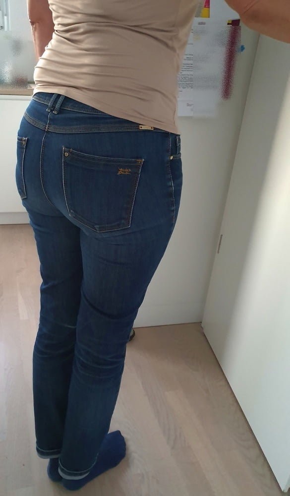 Big firm mature ass in jeans porn gallery