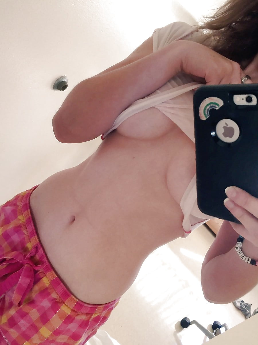 Amateur Sexy Selfies porn gallery