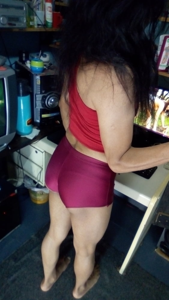 Whore Maria In Hot Red Shorts - 36 Photos 